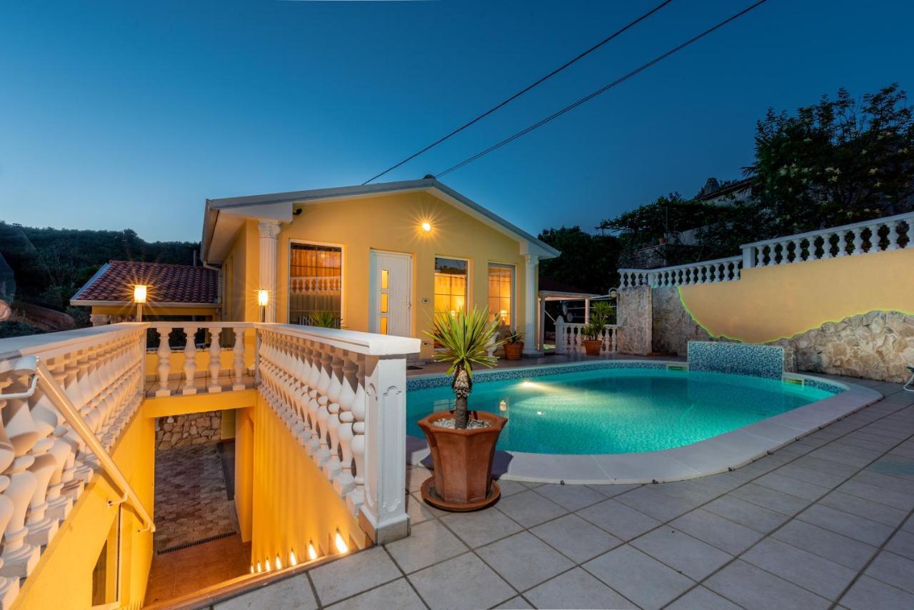 Villa Katarina ลาบิน ภายนอก รูปภาพ