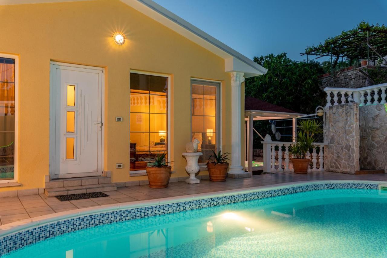 Villa Katarina ลาบิน ภายนอก รูปภาพ