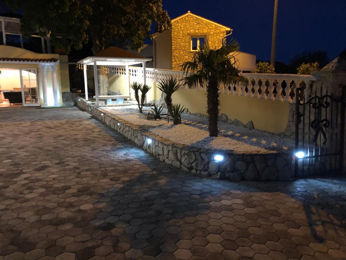 Villa Katarina ลาบิน ภายนอก รูปภาพ
